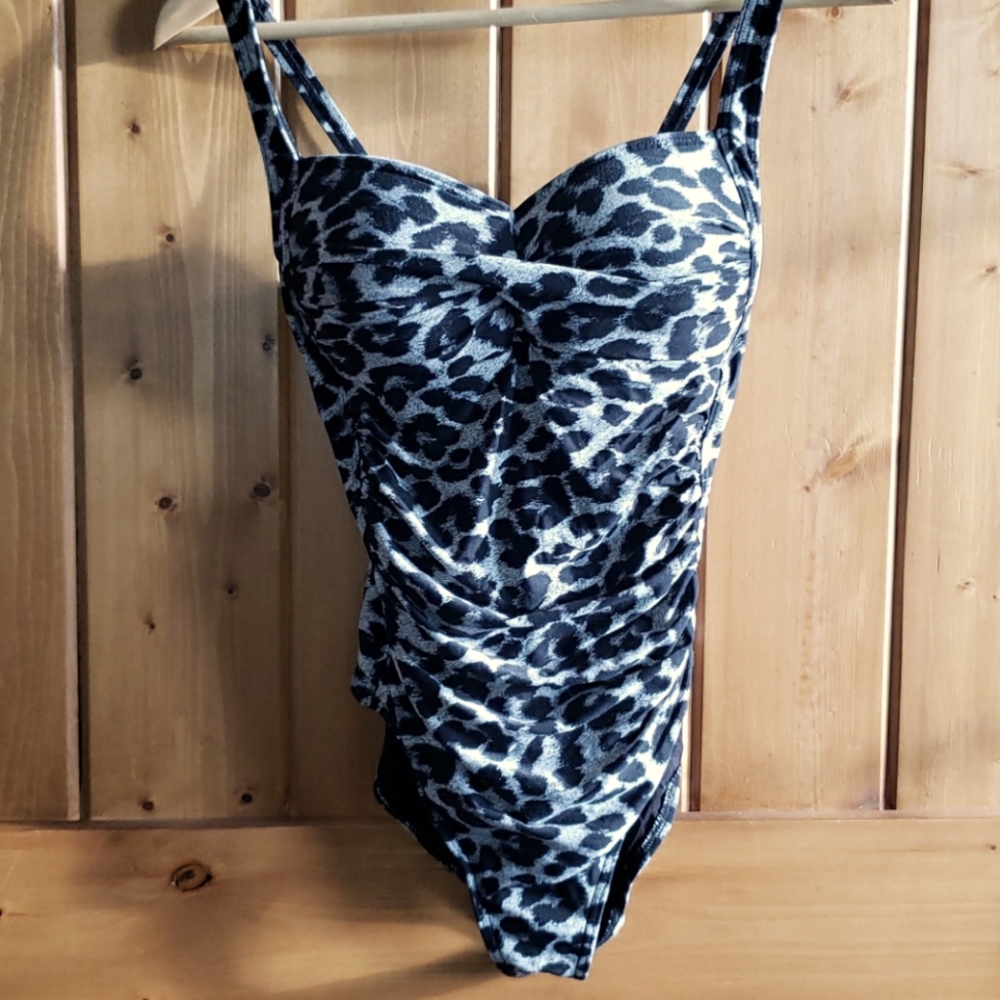 Niptuck Swim multifit cup One-piece Swimsuit sz 6